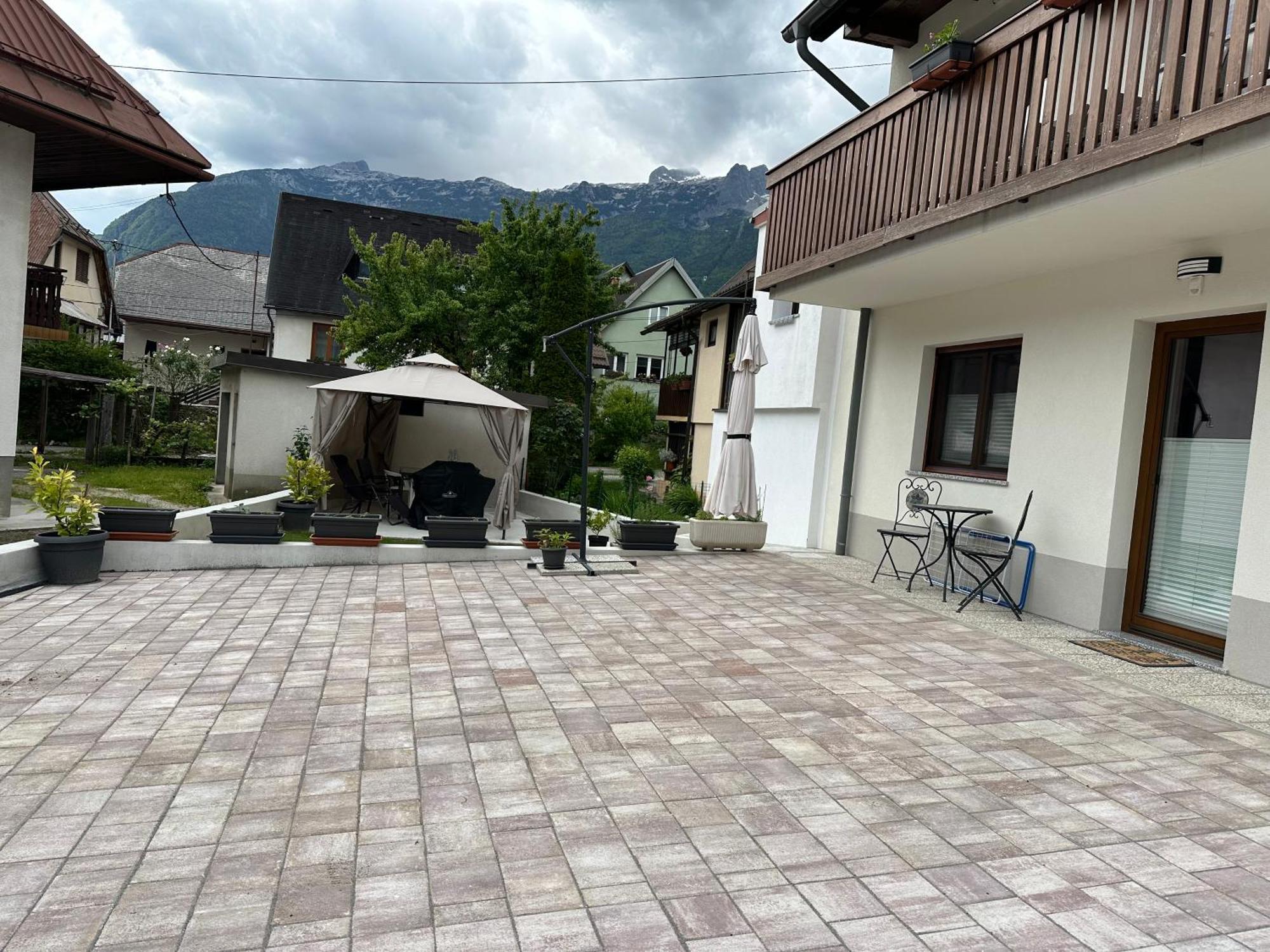 Apartma Alma โบเว็ก ภายนอก รูปภาพ